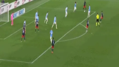 NBA独行侠对灰熊比赛预测：专家质合分析及前区十码推荐